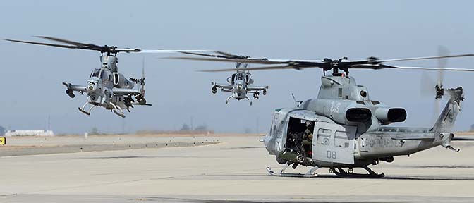 Bell-Boeing UH-1W Huey BuNo 168499 of HMLA-369, AH-1Z Viper BuNo 168799 and AH-1Z Viper BuNo 168002 of HMLA-267, NAF el Centro, February 19, 2015